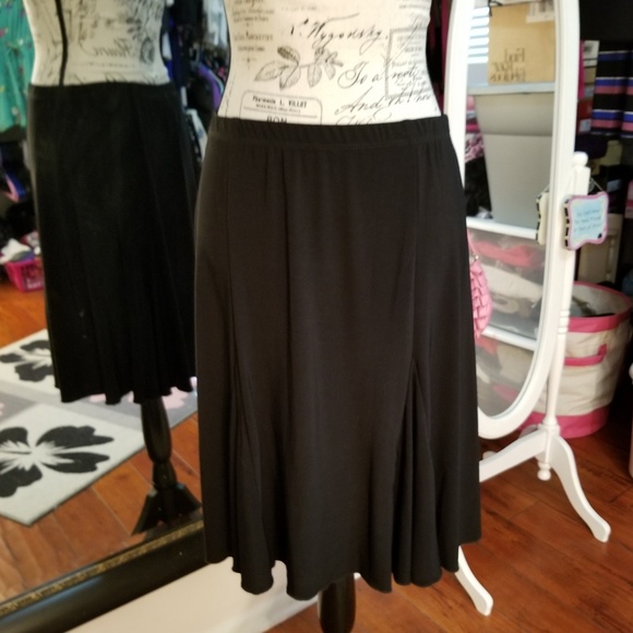 Rendezvous Dresses & Skirts - 🖤Flowy Swing Skirt🖤